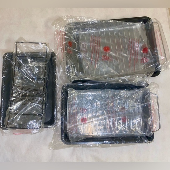 Set of Non-Stick Baking Trays with Racks - Picture 1 of 7